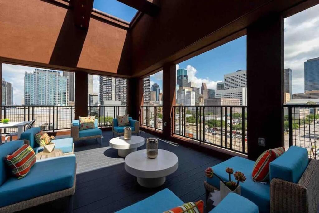 Luxury Apartment With King Bed And Pool And Free Parking 4 휴스턴 외부 사진