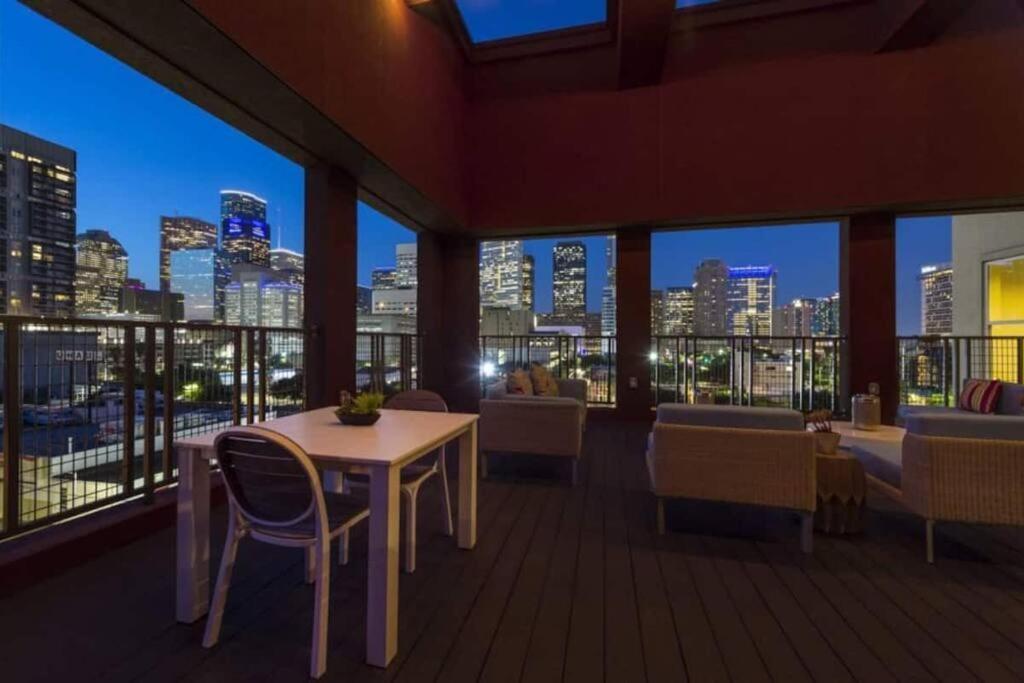 Luxury Apartment With King Bed And Pool And Free Parking 4 휴스턴 외부 사진