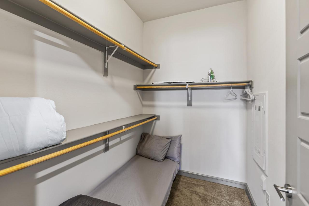Luxury Apartment With King Bed And Pool And Free Parking 4 휴스턴 외부 사진